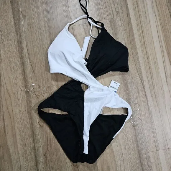 Bar III Women's Colorblock Plunging Halter Neck Black White Swimsuit XL - Picture 3 of 8